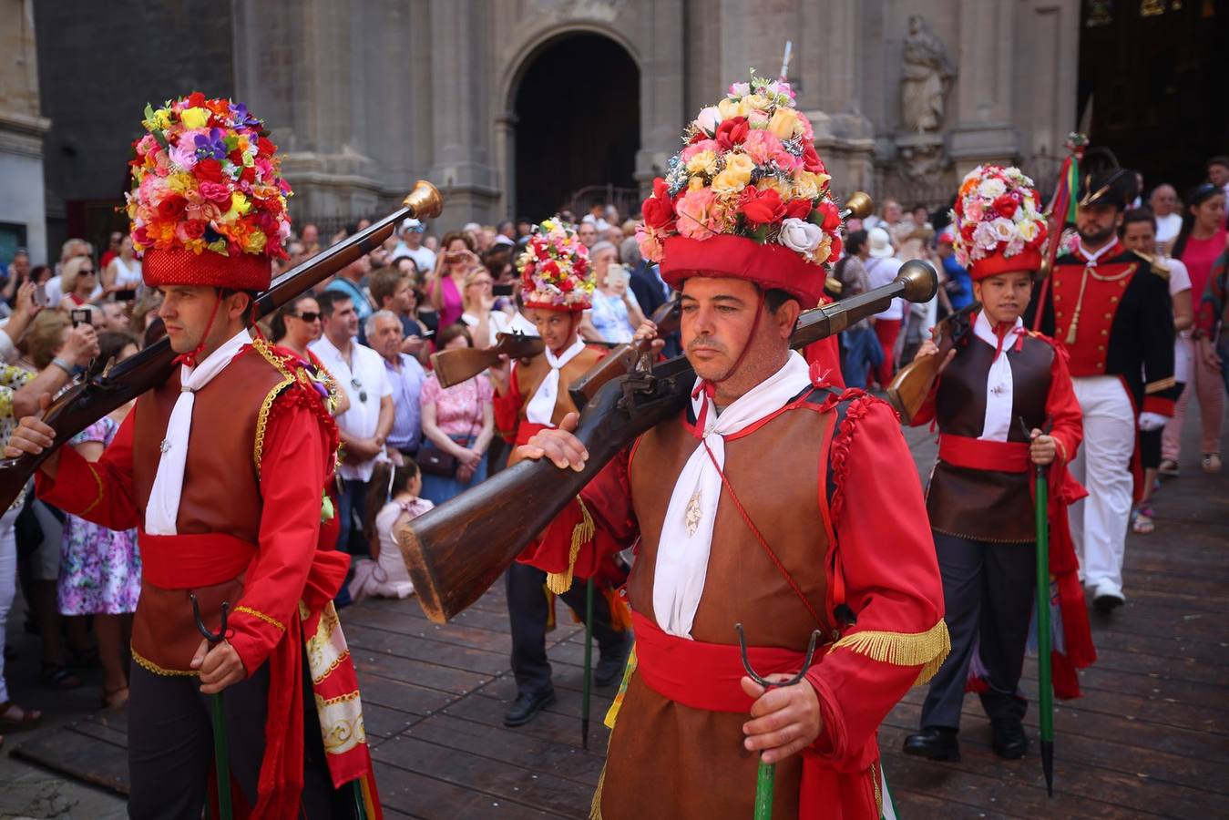 La procesión marca el día grande del Corpus (III)