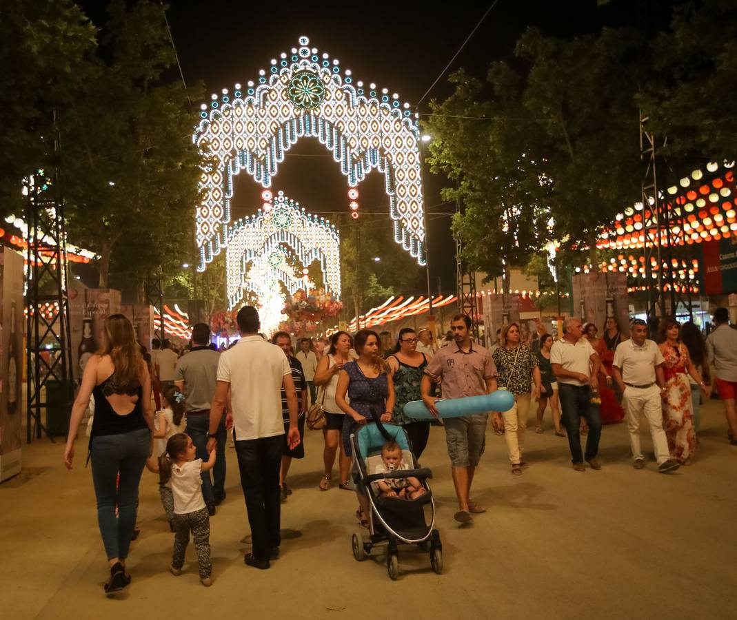 El jueves de Corpus se vive de noche en el ferial