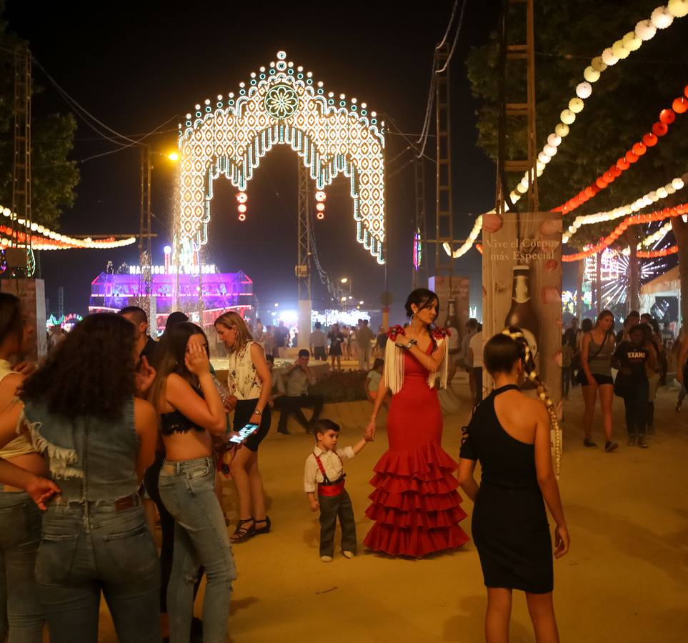 El jueves de Corpus se vive de noche en el ferial