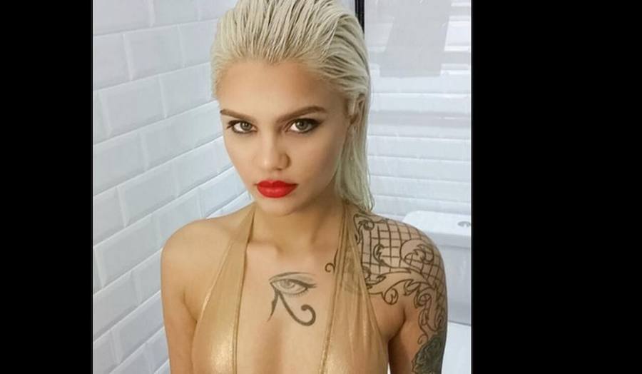 Las mejores fotos de Amina Blue