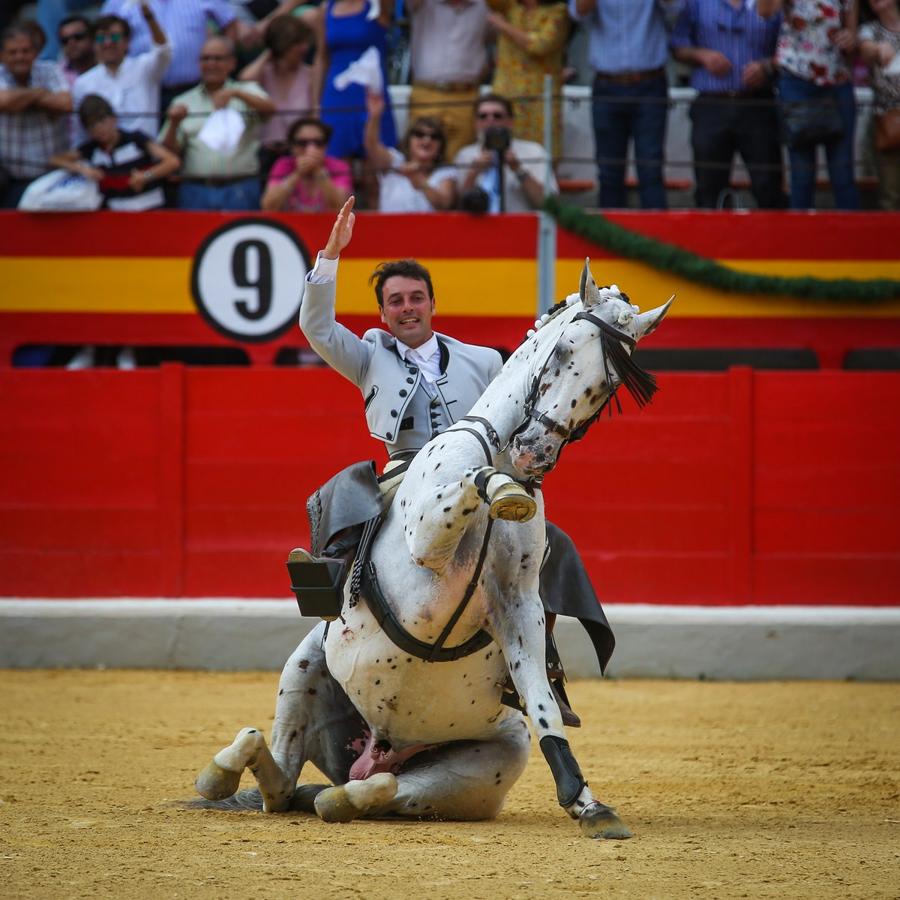 A pie por la Puerta Granda