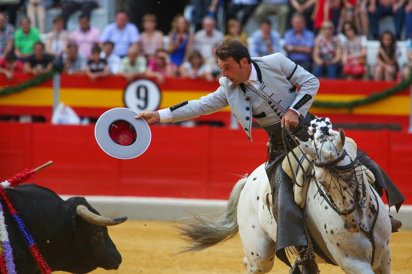 A pie por la Puerta Granda