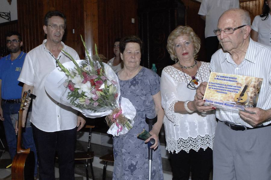 El tenor participó en el reconocimiento que le brindó la coral polifónica de Cádiar al artista de cuerda Domingo Reinoso 'El Molinero'