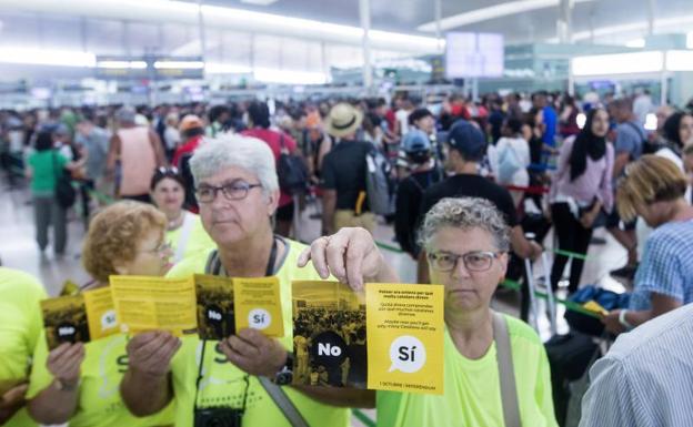 La ANC aprovecha la huelga de El Prat para repartir folletos por la independencia