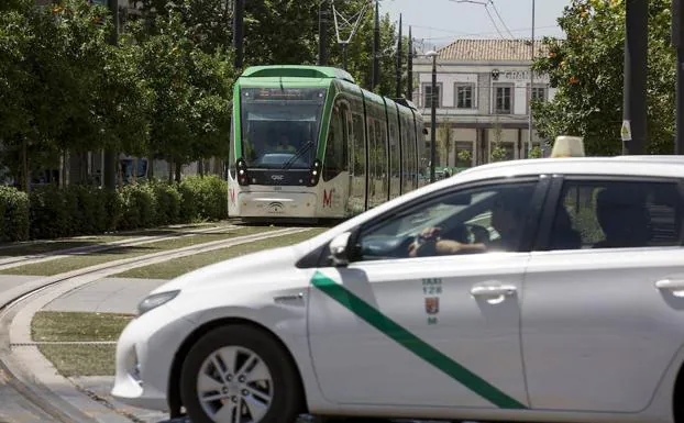El metro de Granada sufre una media de seis incidencias diarias