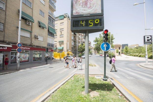 Termómetro situado junto a la antigua cárcel.