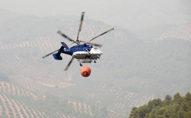 Aún sin extinguir el incendio de Segura de la Sierra, más de una semana después