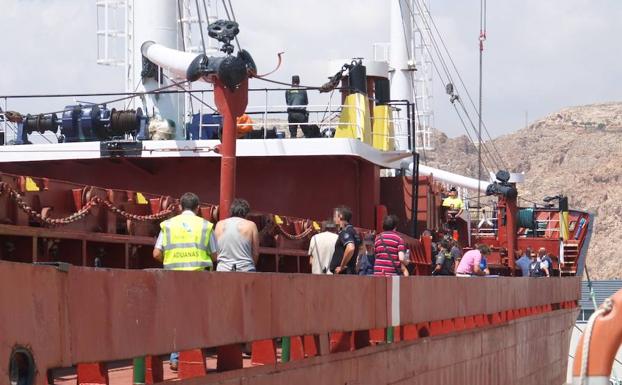 Prisión provisional para los 13 detenidos en el barco con 18 toneladas de hachís
