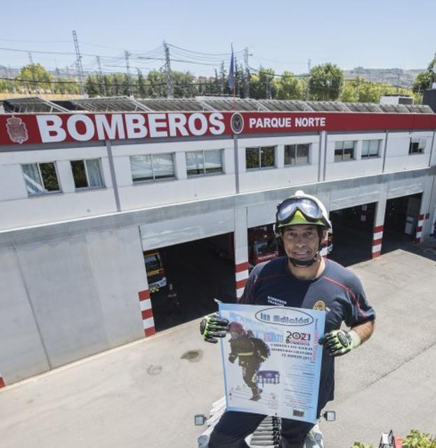 Owen García, bombero y exjugador de baloncesto. 