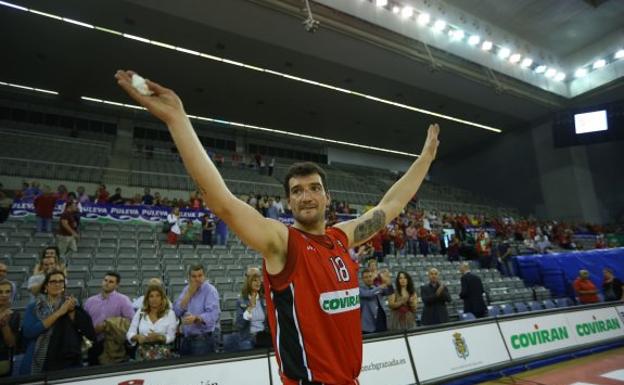 El basket español rinde homenaje al 'americano de Villena'