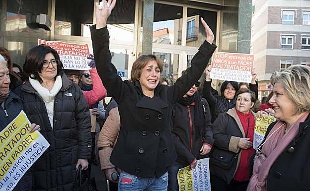 Concentraciones hoy en Granada y otras 13 ciudades en apoyo a Juana Rivas