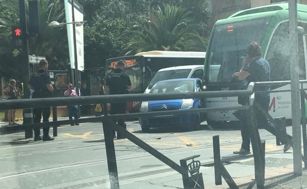 El metro vuelve a chocar contra un coche en Maracena