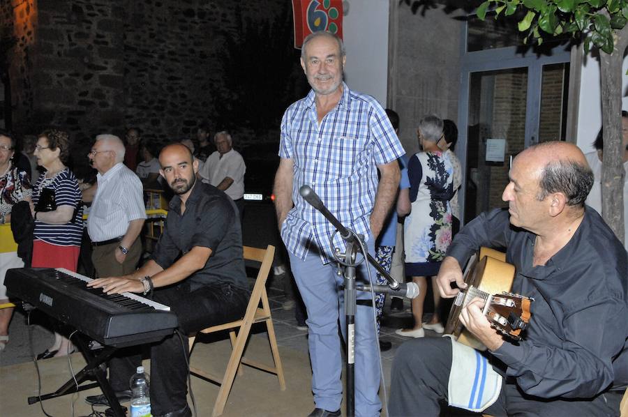 Cádiar celebra el 50 aniversario de la fundación de la 'Fuente del Vino' con caldo del terruño gratis, una exposición permanente en el monumento, homenajes, charlas y música en vivo