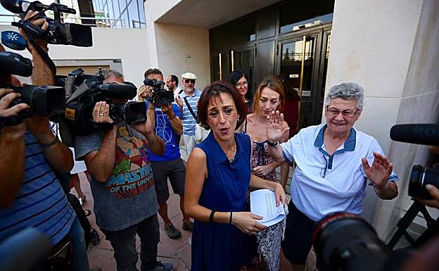 Galería. Juana Rivas, ante los medios.