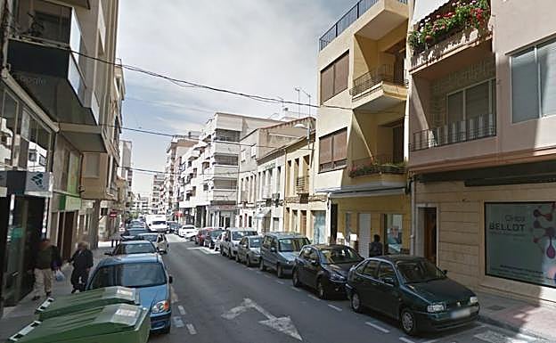 Calle Don Quijote de Elda, donde ha tenido lugar el crimen.