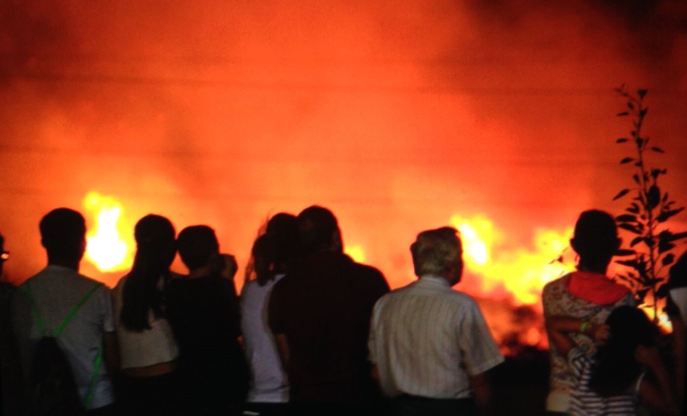 Incendio junto al campo de fútbol de Motril durante un partido