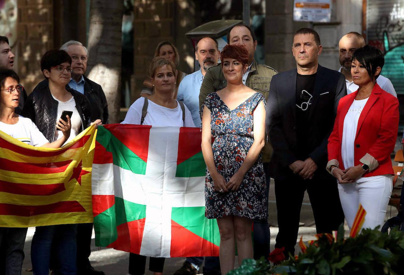 Miles de personas con esteladas han llenado las calles de Barcelona durante la marcha independentista con motivo de la Diada