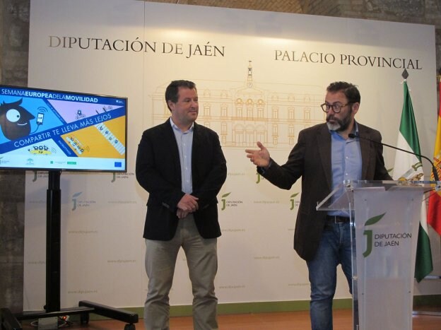 Rafael Valdivielso y Pedro Bruno, durante la presentación de la Semana Europea de la Movilidad.