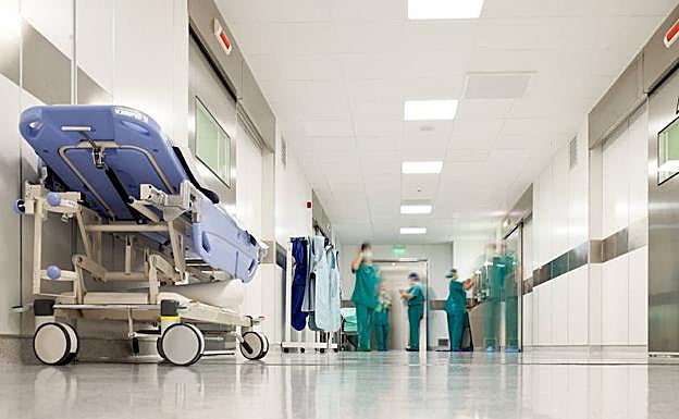 Una mujer pierde a sus dos mellizas al nacer tras pasar por urgencias y mandarla a casa