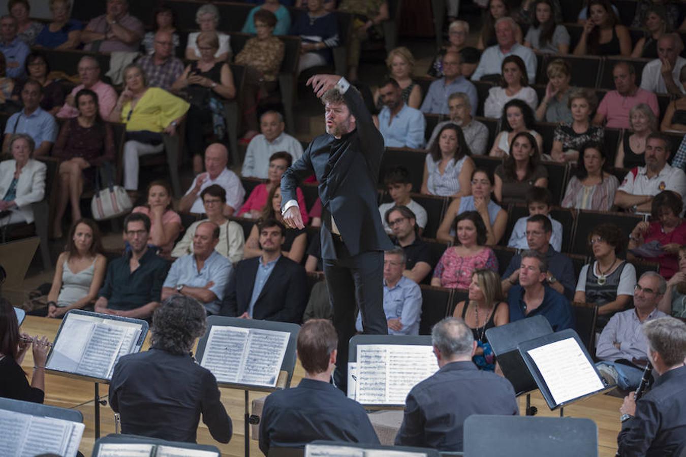 El director granadino ya había actuado con la banda, aunque como integrante del Coro García Lorca que ha acompañado a la formación instrumental del Ayuntamiento