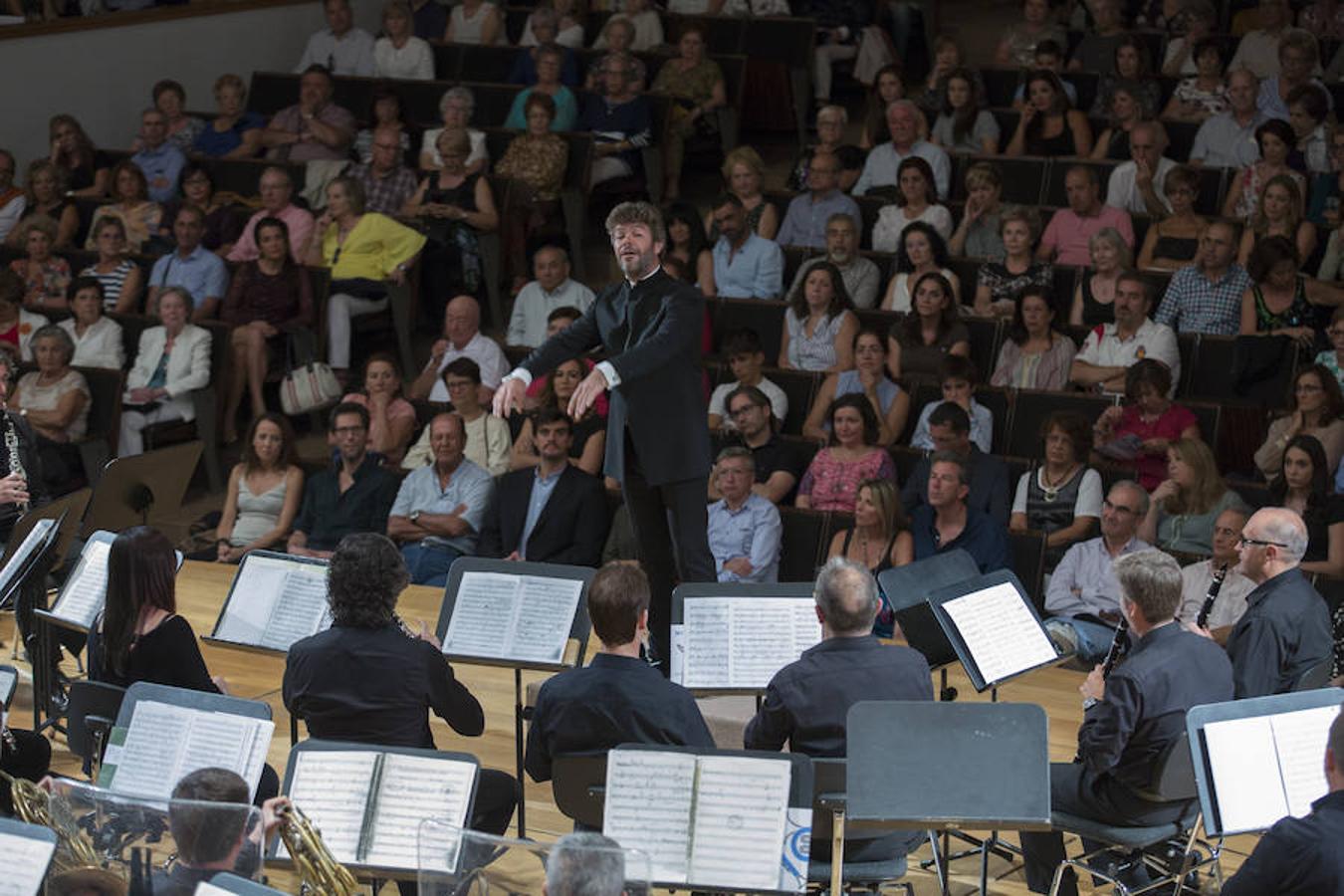 El director granadino ya había actuado con la banda, aunque como integrante del Coro García Lorca que ha acompañado a la formación instrumental del Ayuntamiento