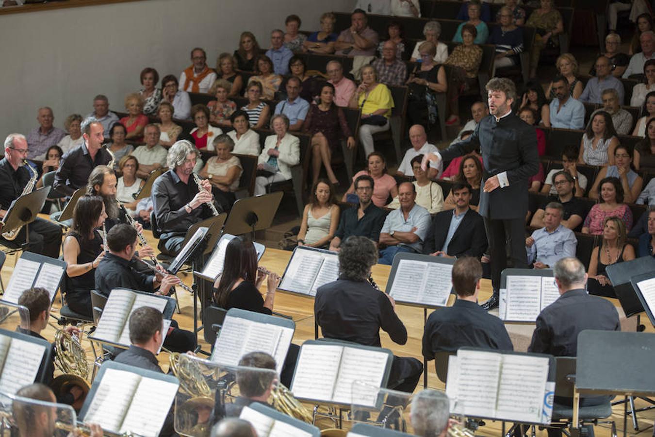 El director granadino ya había actuado con la banda, aunque como integrante del Coro García Lorca que ha acompañado a la formación instrumental del Ayuntamiento