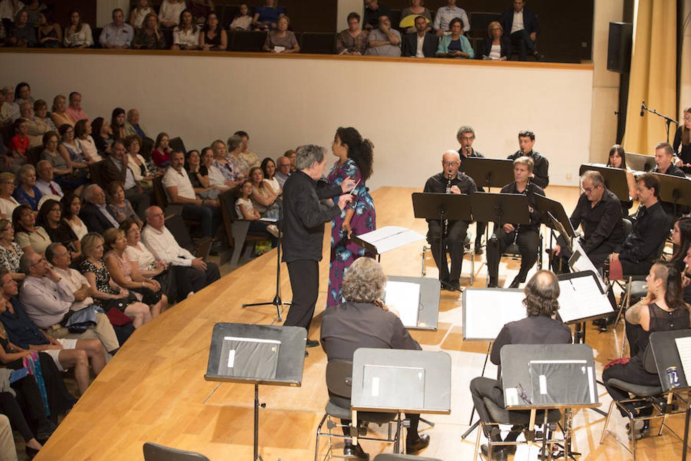El director granadino ya había actuado con la banda, aunque como integrante del Coro García Lorca que ha acompañado a la formación instrumental del Ayuntamiento
