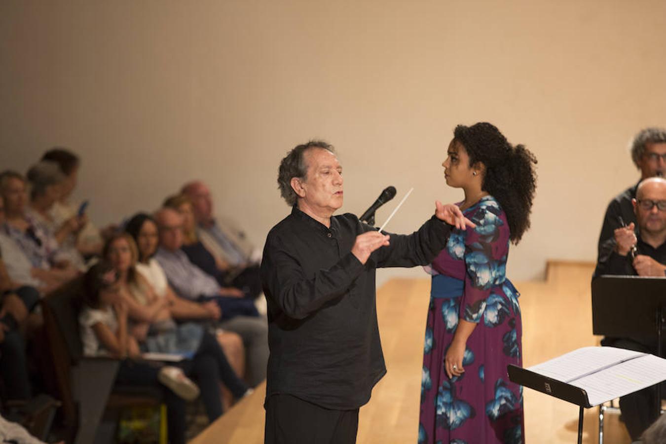 El director granadino ya había actuado con la banda, aunque como integrante del Coro García Lorca que ha acompañado a la formación instrumental del Ayuntamiento