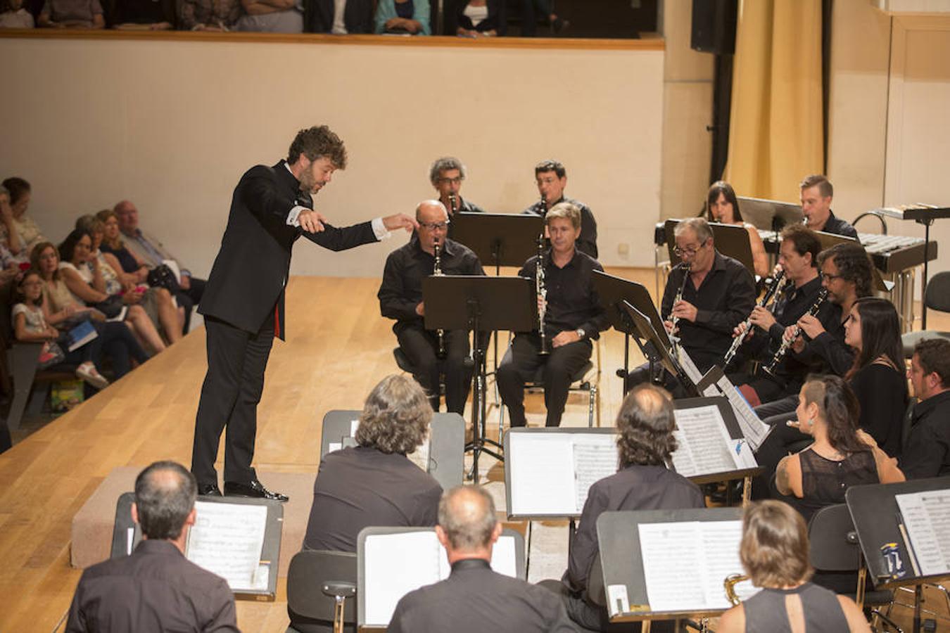 El director granadino ya había actuado con la banda, aunque como integrante del Coro García Lorca que ha acompañado a la formación instrumental del Ayuntamiento