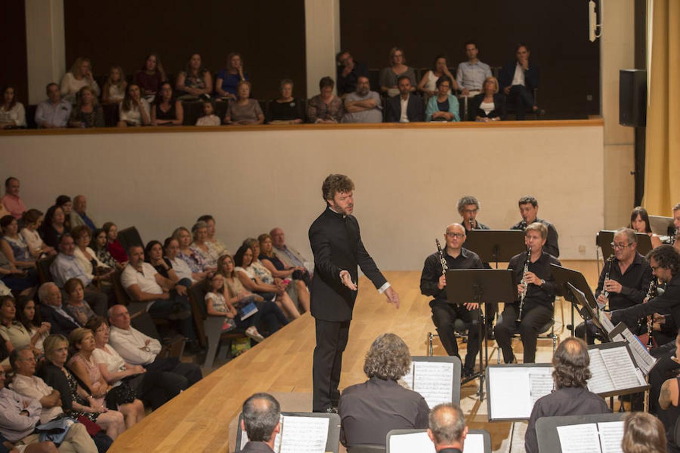 El director granadino ya había actuado con la banda, aunque como integrante del Coro García Lorca que ha acompañado a la formación instrumental del Ayuntamiento