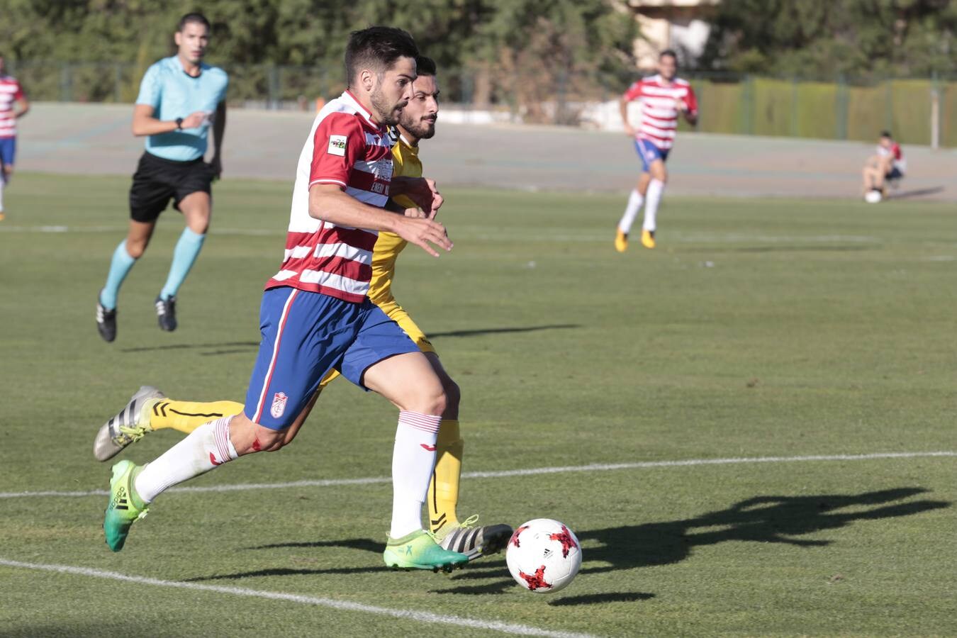 El guardameta cuaja un 'partidazo' ante el Marbella y sus paradas ayudan al filial rojiblanco a cosechar su cuarto triunfo consecutivo