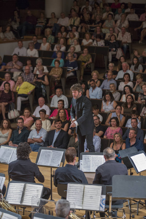 El director granadino ya había actuado con la banda, aunque como integrante del Coro García Lorca que ha acompañado a la formación instrumental del Ayuntamiento