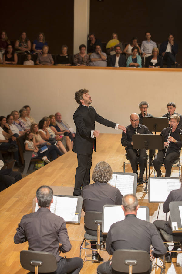 El director granadino ya había actuado con la banda, aunque como integrante del Coro García Lorca que ha acompañado a la formación instrumental del Ayuntamiento