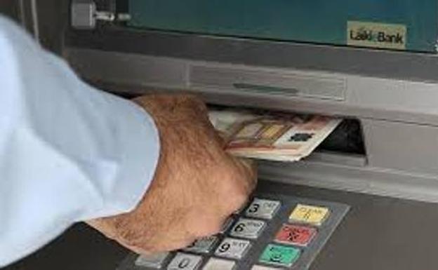 Detenido en Jaén un joven por utilizar una tarjeta bancaria de una clienta 
