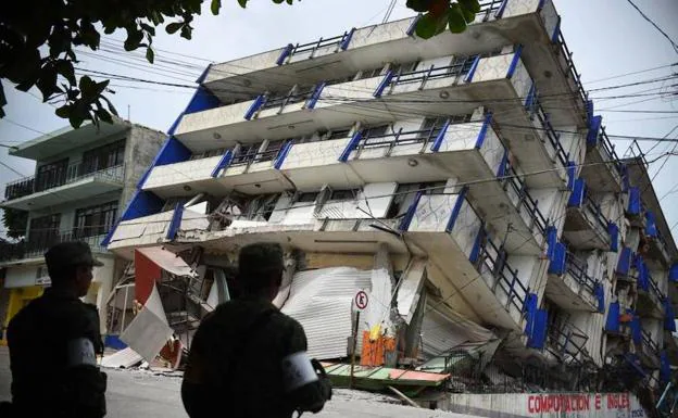 Impactantes imágenes de un edificio durante el terremoto en México