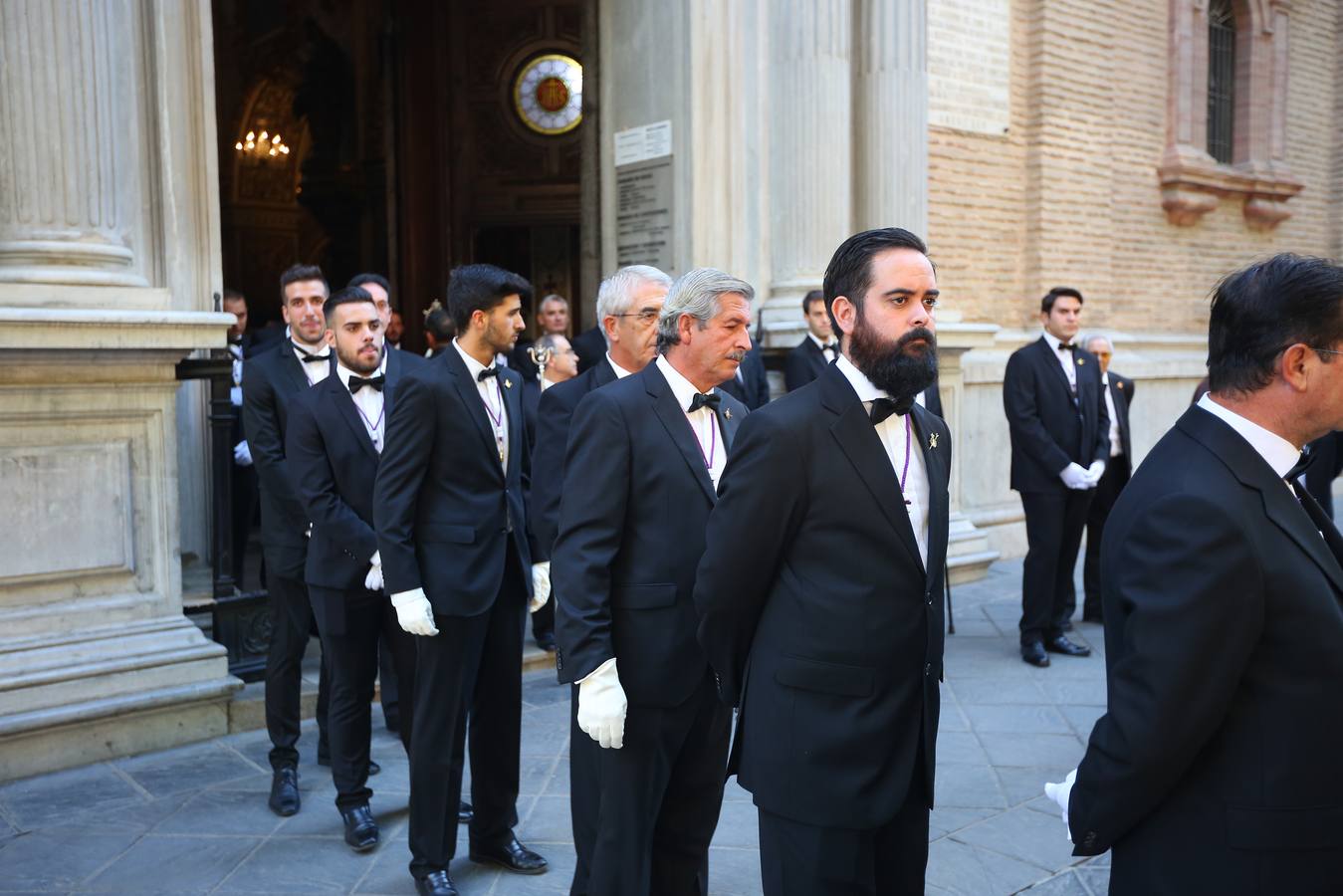 Como cada año la Virgen de las Angustias recorrió las principales vías de la capital acompañada por miles de devotos en una estampa que se repite cada último domingo de septiembre