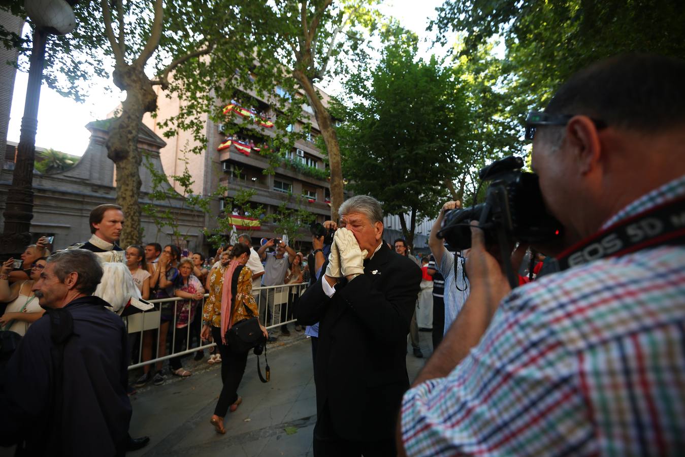 Como cada año la Virgen de las Angustias recorrió las principales vías de la capital acompañada por miles de devotos en una estampa que se repite cada último domingo de septiembre