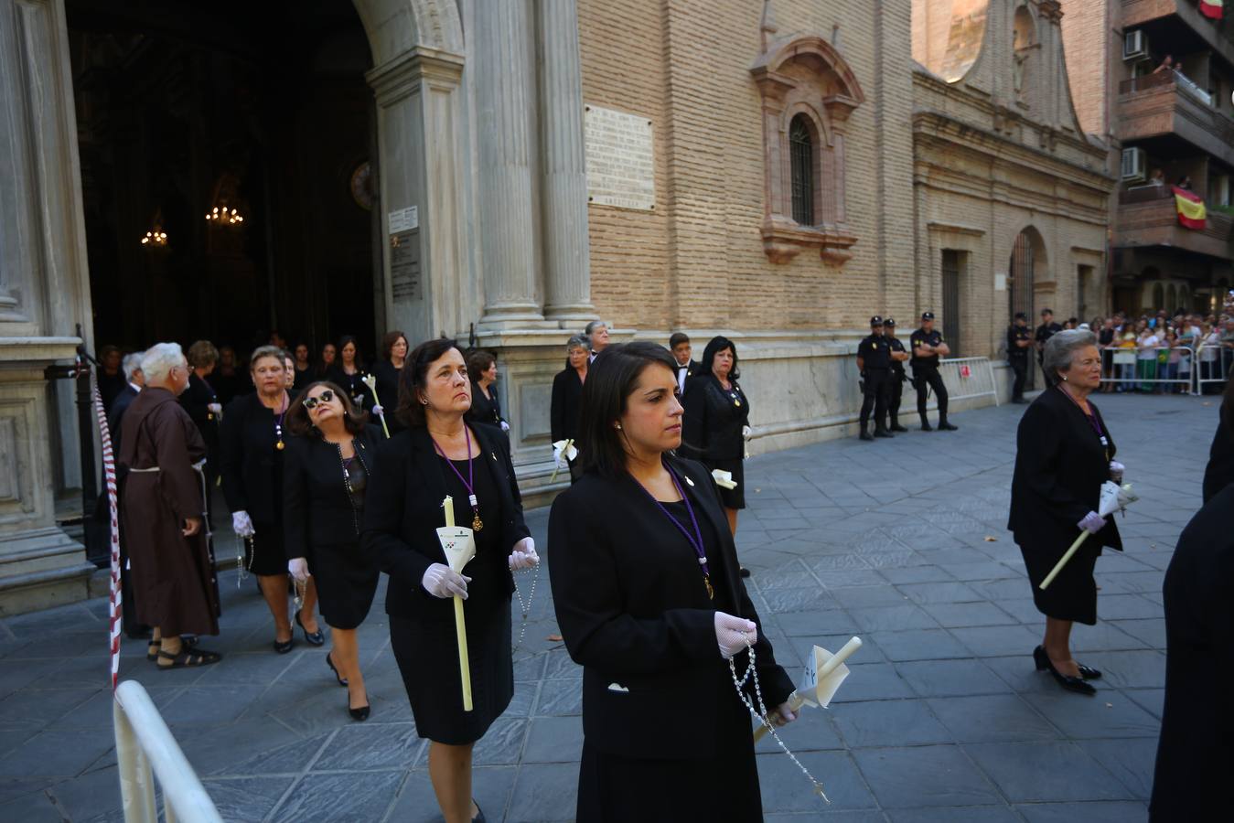 Como cada año la Virgen de las Angustias recorrió las principales vías de la capital acompañada por miles de devotos en una estampa que se repite cada último domingo de septiembre