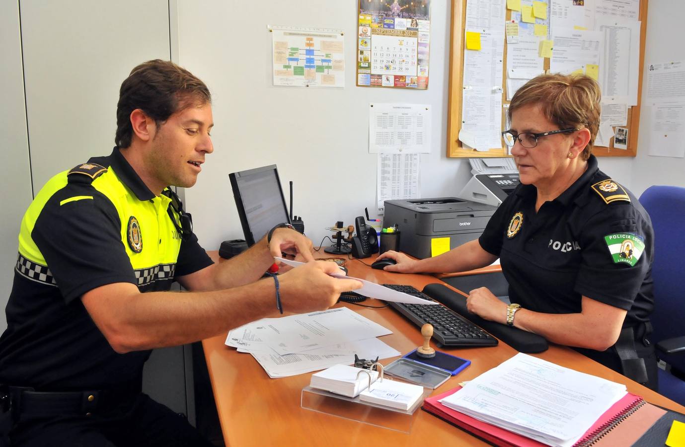 La Policía Local, que depende del Ayuntamiento de Linares, vela por la seguridad de todos