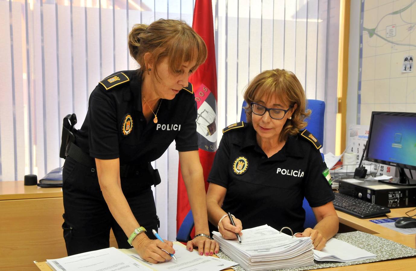 La Policía Local, que depende del Ayuntamiento de Linares, vela por la seguridad de todos