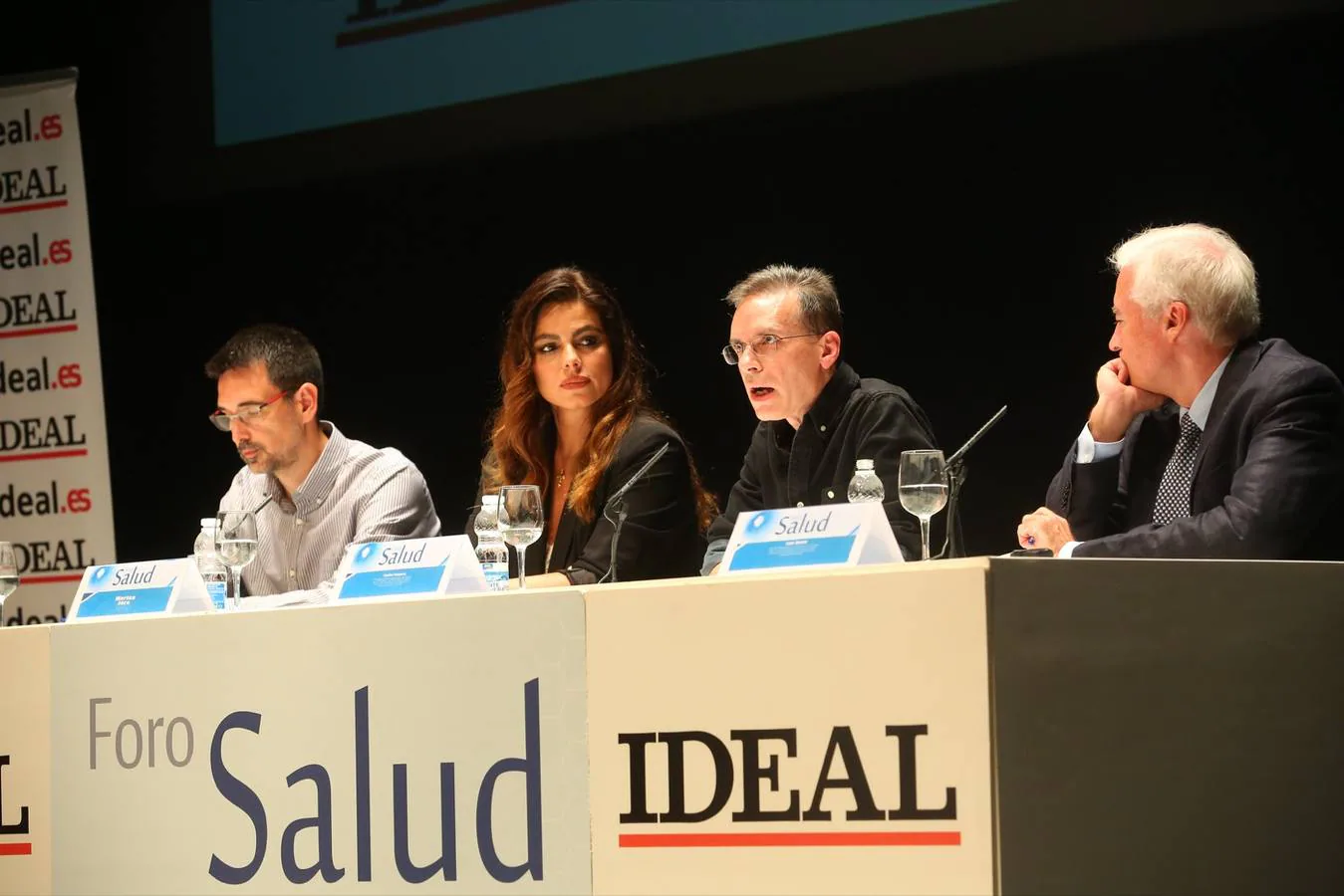 El Teatro CajaGranada acogió anoche un nuevo Foro de Salud de IDEAL en torno a los desórdenes como la anorexia y la bulimia