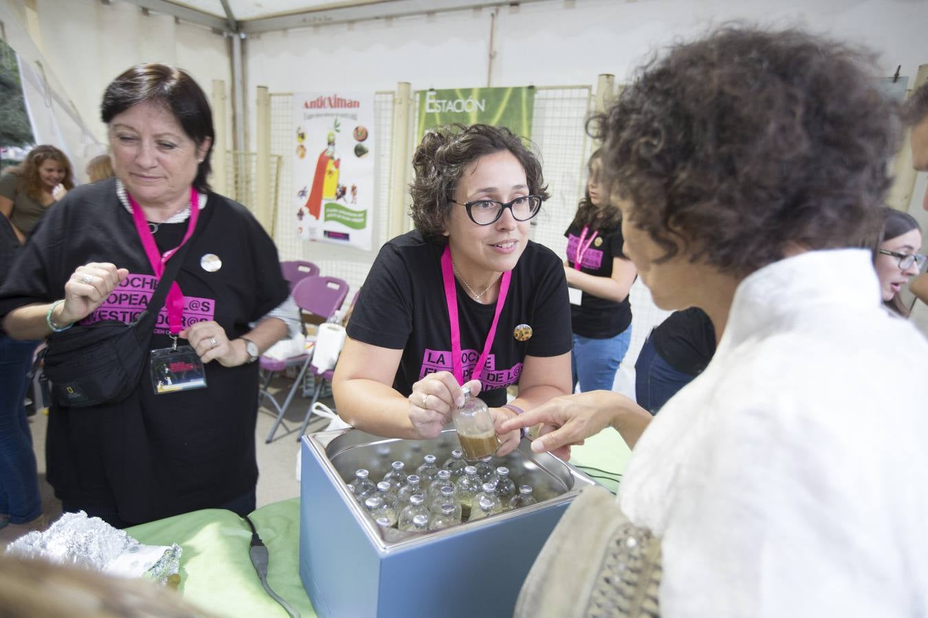 Miles de granadinos participaron este viernes en los actos con motivo de la Noche de los Investigadores