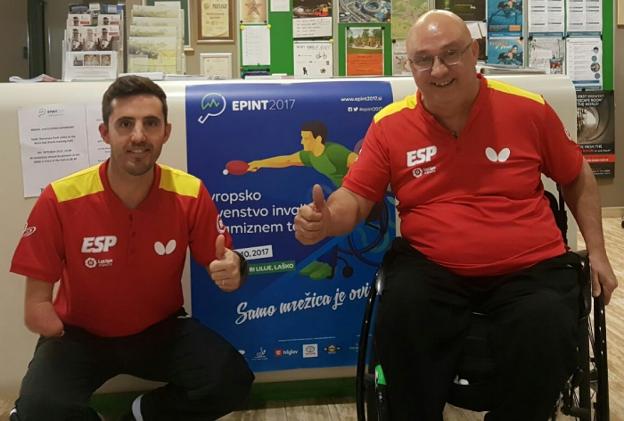 José Manuel Ruiz y Miguel Rodríguez, ayer en la concentración de la selección española.