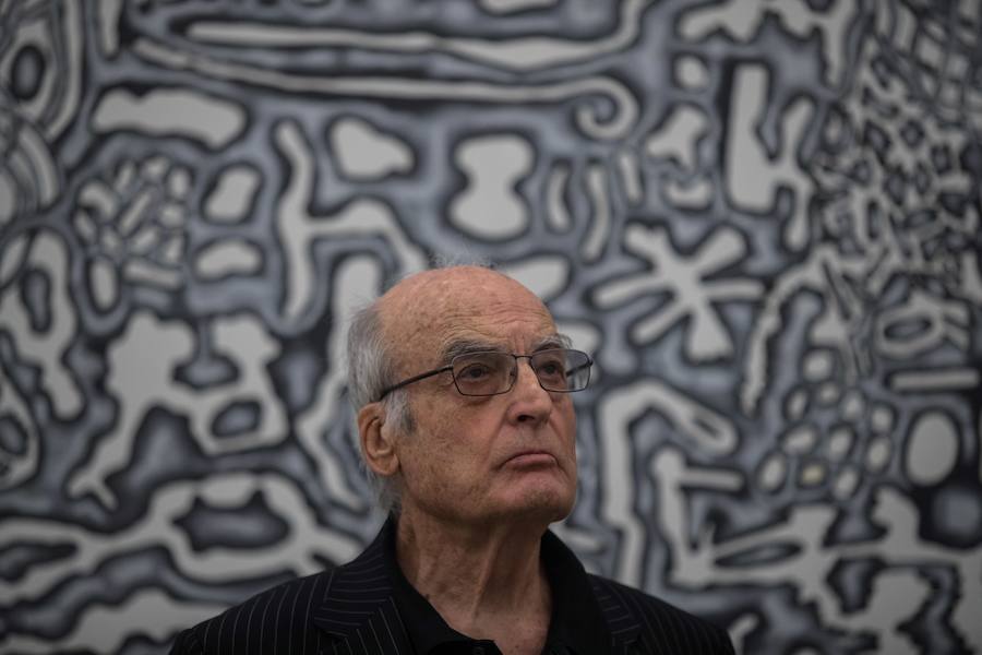 El artista revisita 60 años de trayectoria en una exposición que reúne más de 200 obras en el Centro Guerrero y el Museo de Bellas Artes de Granada