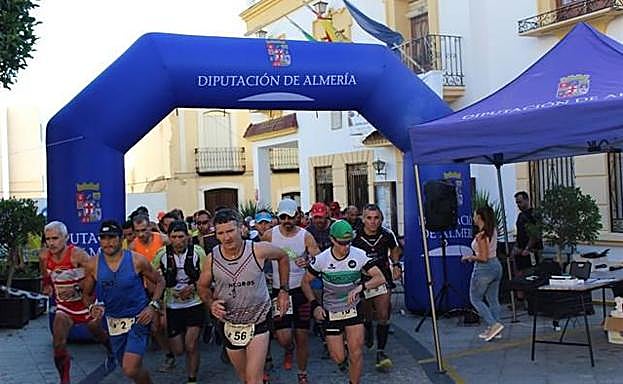 Más de 130 deportistas participan en la quinta edición de la 'Carrera de la Uva' de Canjáyar