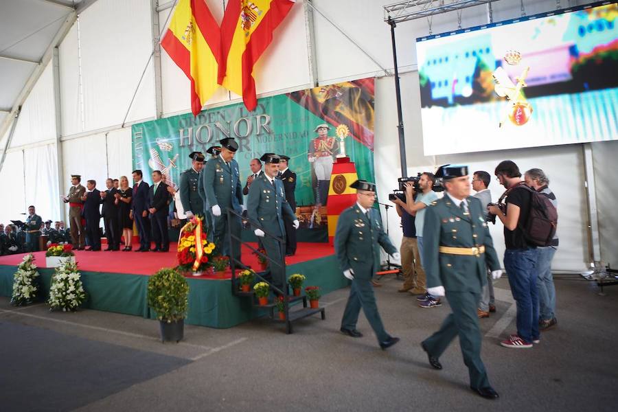 Los reconocimientos y el recuerdo a los guardias civiles desplazados a Cataluña ponen la emotividad en la festividad de la Benemérita