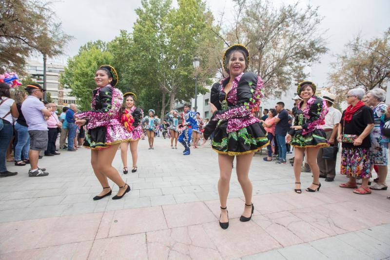 El desfile de culturas de América en la capital
