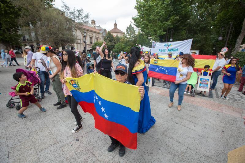 El desfile de culturas de América en la capital