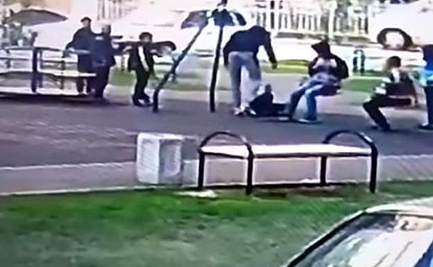 Un padre agrede a un grupo de niños de 9 años que hacían 'bullying' a su hijo