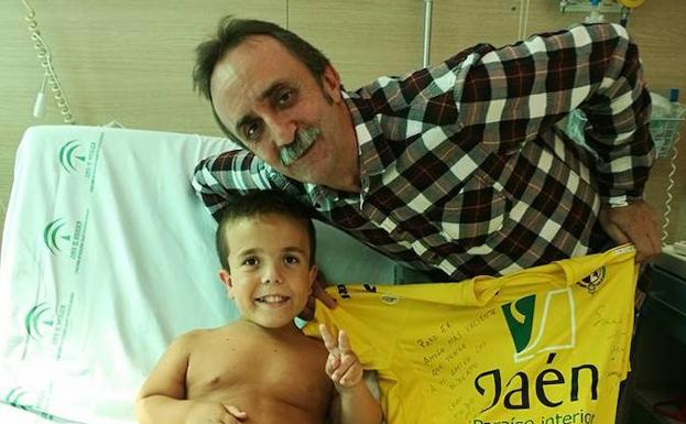 El precioso gesto de Santi Rodríguez con “uno de los niños más valientes” que conoce